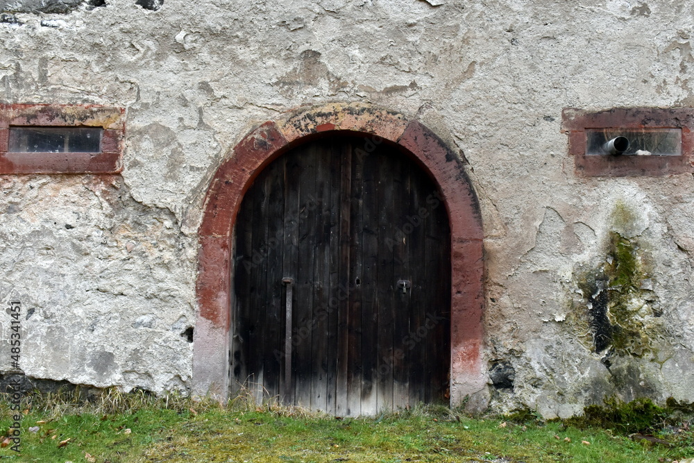 Alte Mauern der Burg Sponeck im Kaiserstuhl