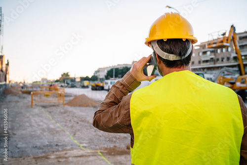 Wallpaper Mural Unrecognizable foreman speaking on smartphone Torontodigital.ca