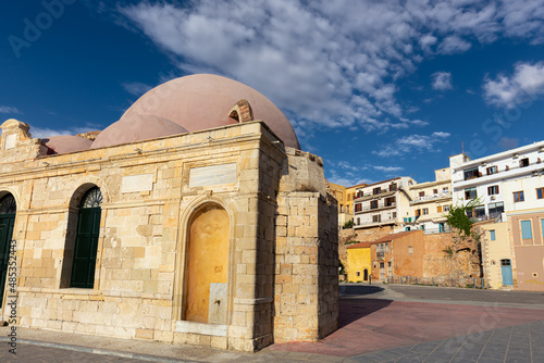 Fototapeta Naklejka Na Ścianę i Meble -  Old Mediterranean town street with ancient Turkish mosque and residential houses, Chania, Greece