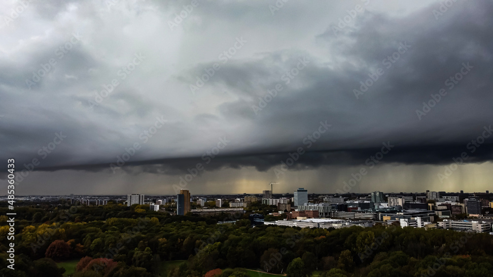 Fototapeta premium storm over the city