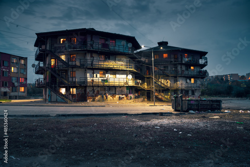Quadro su tela Living in poverty