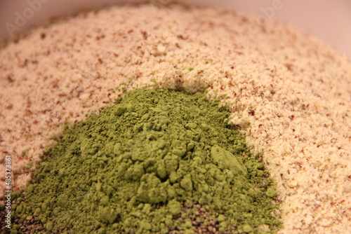 Obraz na płótnie poudre d'amande et thé matcha