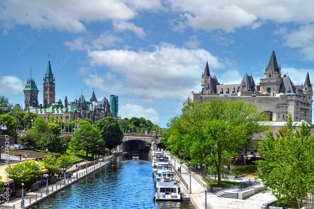 The Rideau Canal in Ottawa, Canada - obrazy, fototapety, plakaty 