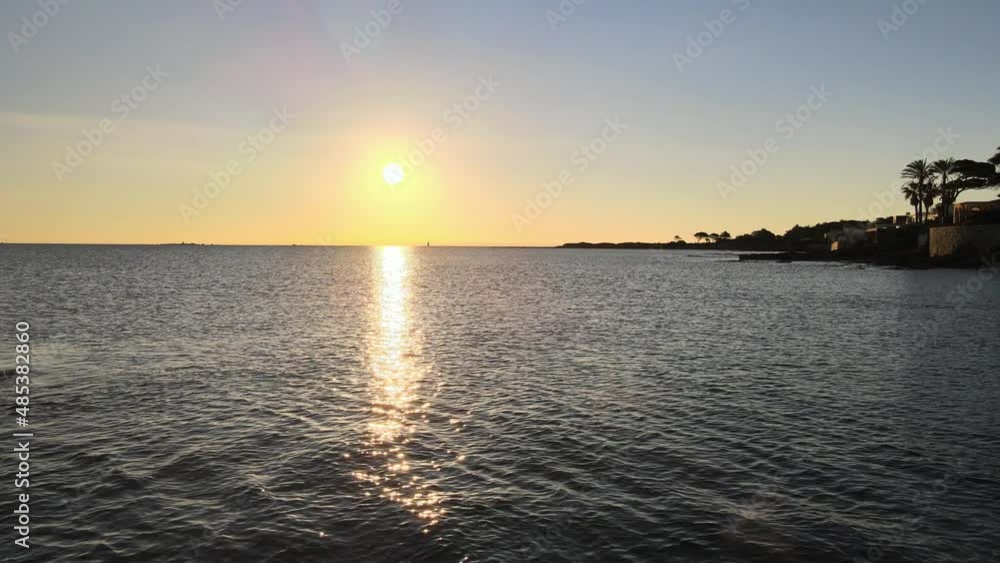 un lever de soleil dans le var - Côte d'Azur un lever de soleil dans le var - Côte d'Azur