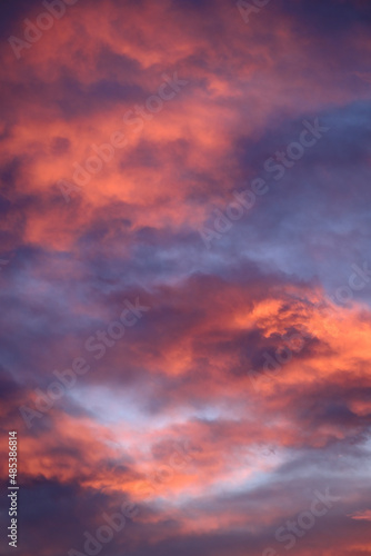 Ciel rougeoyant au crépuscule