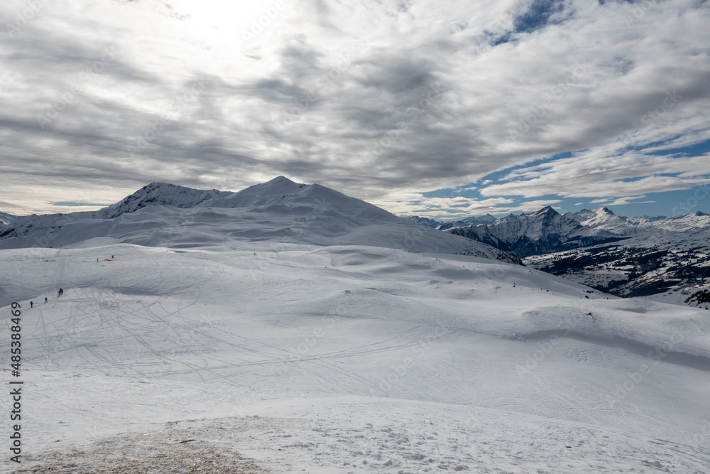 Hochplateau im Winter in den Schweizer Alpen Hochplateau im Winter in den Schweizer Alpen