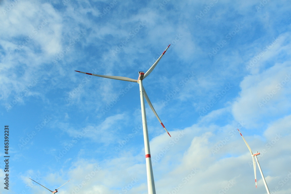Windgenerator mit Himmel Hintergrund - Technologie Windgenerator mit Himmel Hintergrund - Technologie