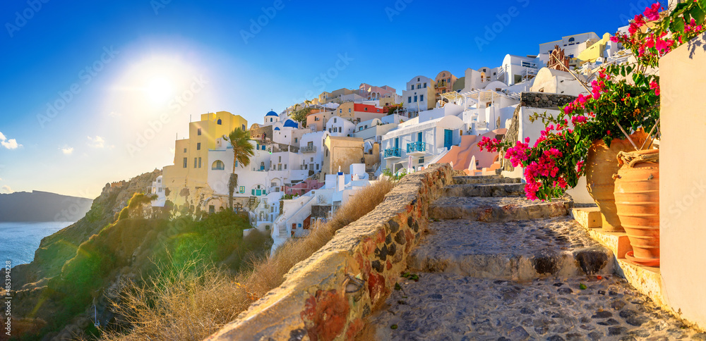 Obraz premium Panorama of the city of Oia on the island of Santorini, Greece. Picturesque houses and churches with blue domes over the caldera, Aegean Sea
