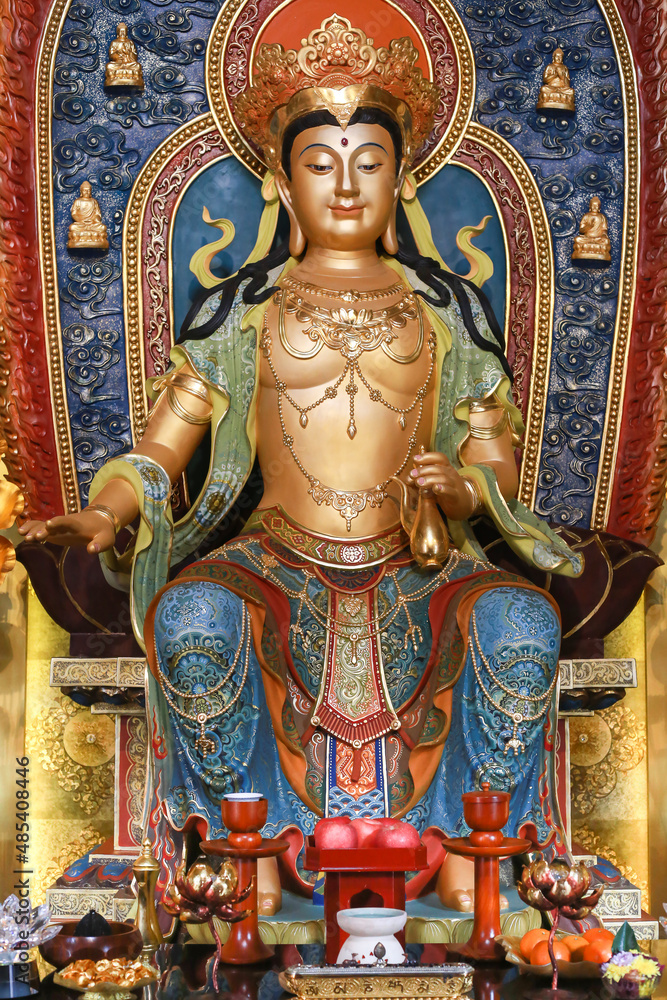 Fototapeta premium Statue Gautama Buddha or Shakyamuni in Shi Cheng Temple. Singapore, Buddhist Temple 