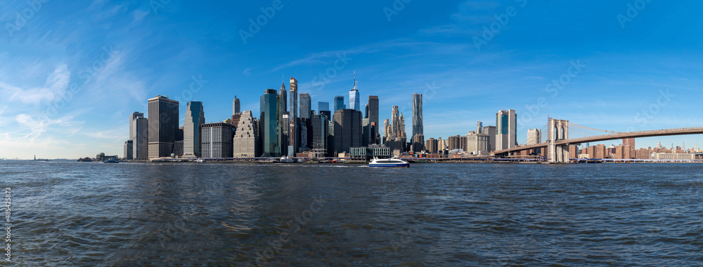 Naklejka premium Sunny New York City Manhattan Downtown Cityscape with the Brooklyn Bridge and the Hudson River, us
