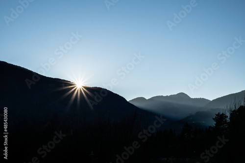 Sonnenuntergang hinter Bergen