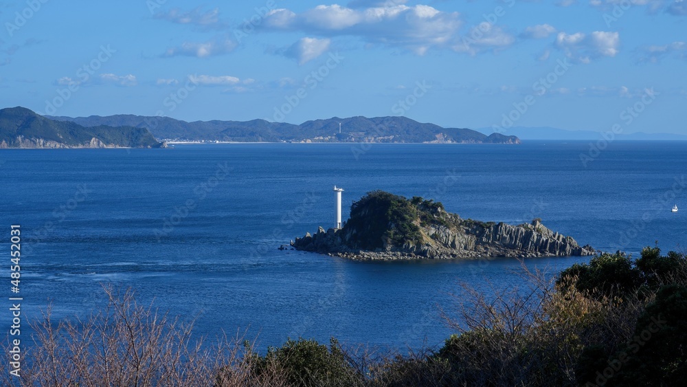 青空バックに見る鳴門海峡の飛島の情景＠徳島