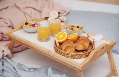 Breakfast in bed © Olena Rudo
