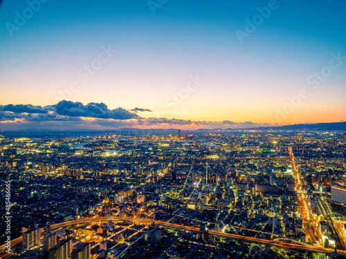 あべのハルカスからの大阪のマジックアワーの景色 © 739photography