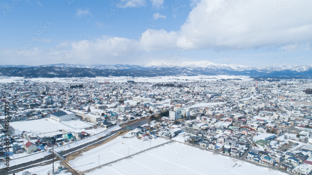 《福島県》冬の喜多方市の街並みの空撮