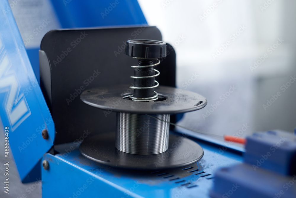 Welding wire fixed on the welding machine Welding wire fixed on the welding machine