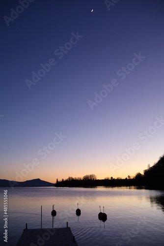 Coucher de soleil sur le lac Léman, commune de Morges, canton de Vaud, Suisse