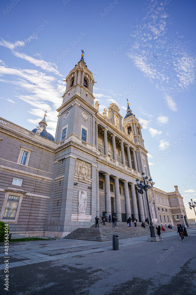 Obraz premium Almudena Cathedral in the city of Madrid during a sunny day with a clear sky