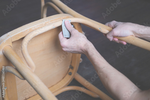 Fotografia Recovering and sanding wooden furniture by hand close-up