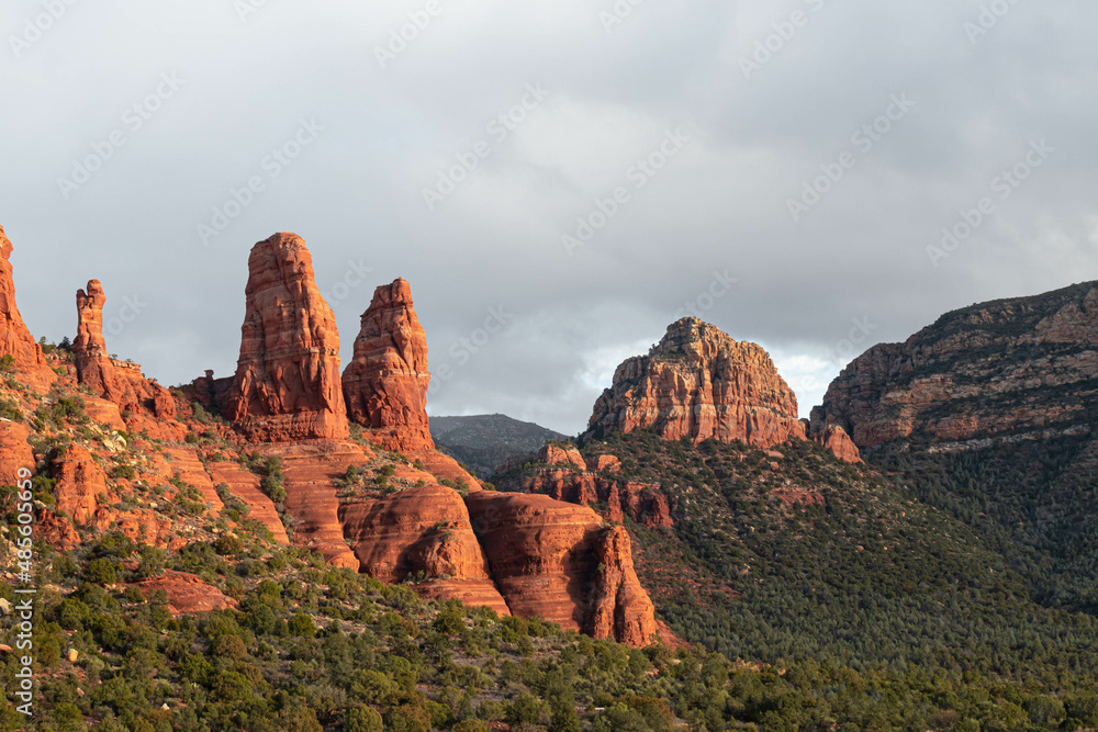 Fototapeta premium Panorama of Sedona mountain landscape in beautiful light