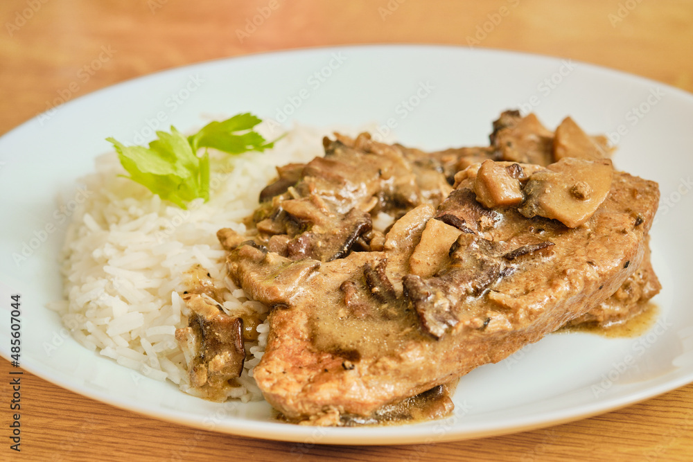 Mushroom gravy with pork meat and rice