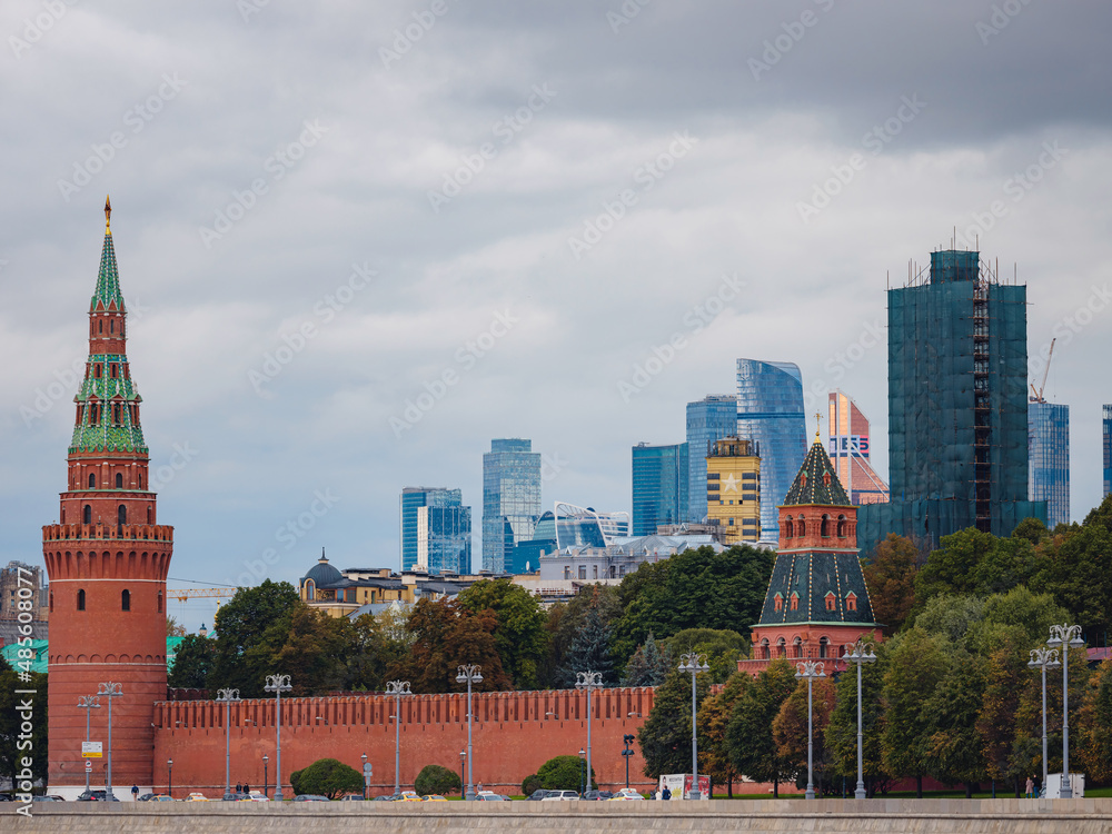 Obraz premium Beautiful view of Red Square with Moscow Kremlin and St. Basil's Cathedral in rainy summer. This is main tourist destination in Moscow. Beautiful panorama of heart of city.