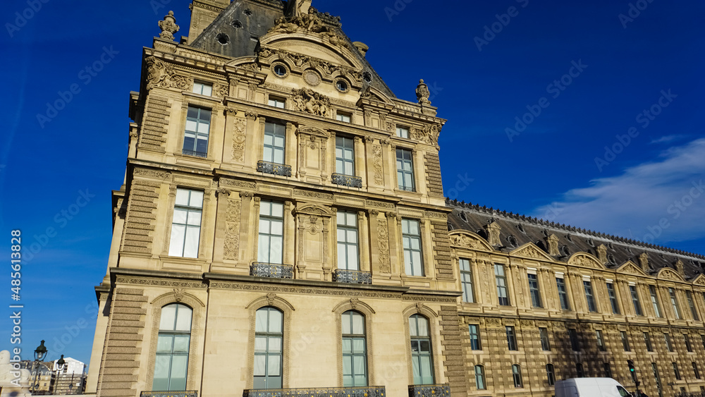 Fototapeta premium This central landmark of Paris is one of the world's largest museums.