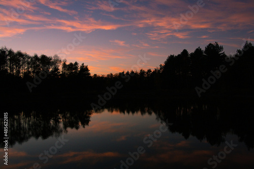 Fototapeta Naklejka Na Ścianę i Meble -  Sunset over lake