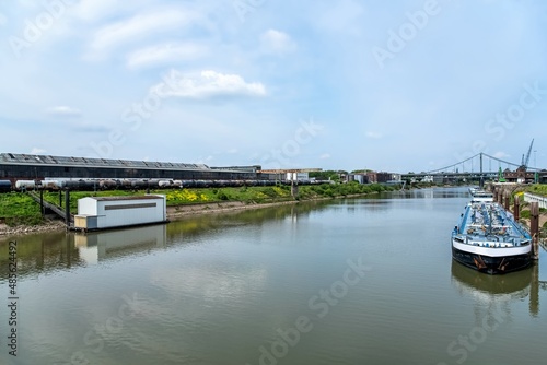 Obraz na płótnie Cargo ship in port, river transport w salonie