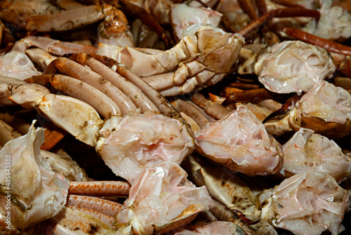 Venta de patas de cangrejo en el mercado. © Lola Fdez. Nogales
