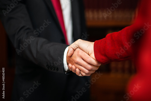 Closeup of a handshake between a lawyer and his customer Fototapete
