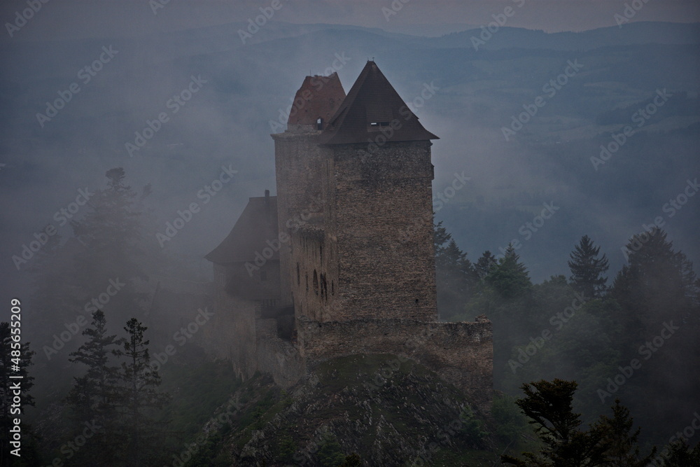 Obraz premium old castle in the fog, Kasperk, Kasperske Hory
