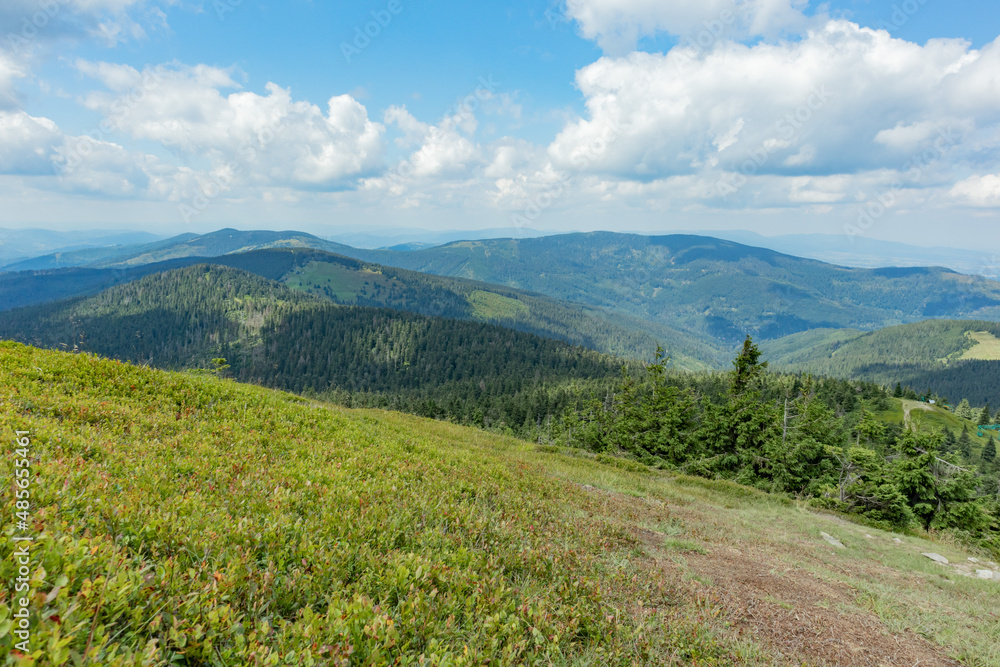 Naklejka premium Beautiful view with peak of mountain.