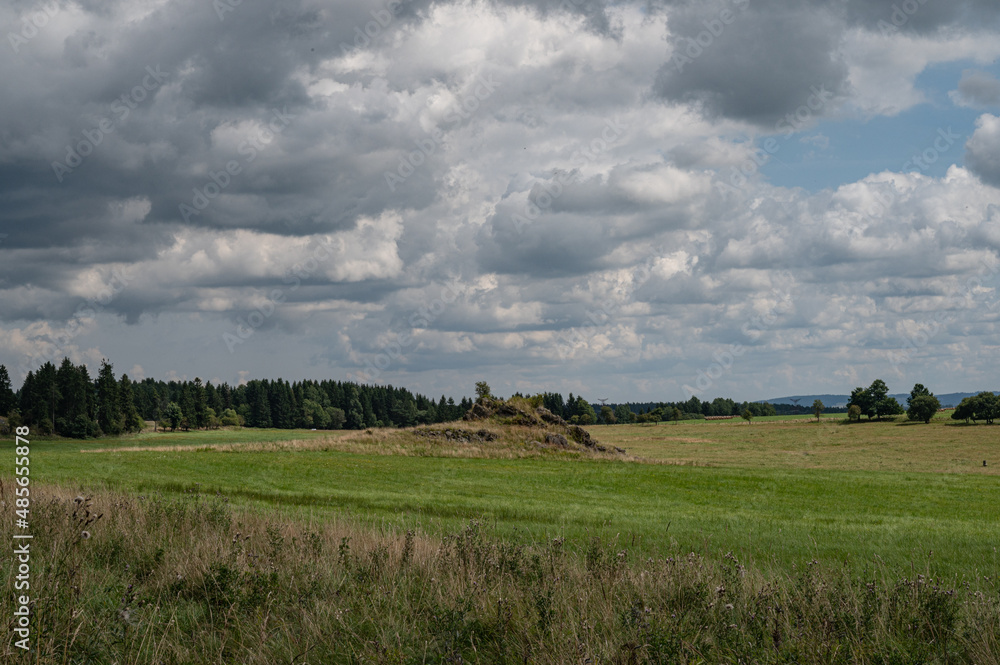 Fototapeta premium landscape with clouds Tri krize, Prameny 