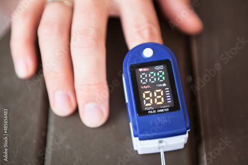 Screen of an oximeter while monitoring peripheral oxygen saturation, close-up view