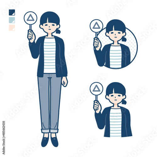 ひとつ結びヘアーの女性が三角印パネルを出すイラスト