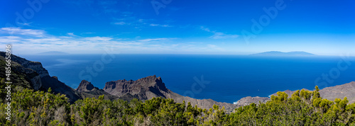 VALLE GRAN REY, LA GOMERA, Kanarische Inseln: Wanderung im Westen der Insel mit Küstenblick auf El Hierro und La Palma