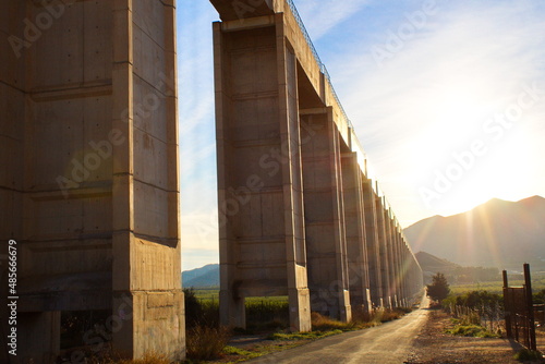 Photo Modern concrete aqueduct that transports water to irrigate the fields