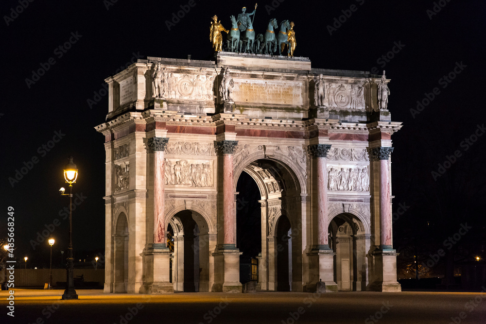 Fototapeta premium Arc de Triomphe du Carrousel is a triumphal arch in Paris
