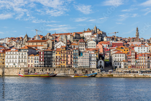 Vue depuis les quais de Santa Marinha à Porto