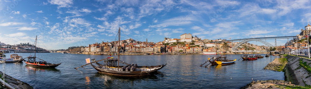 Panorama depuis les quais de Santa Marinha à Porto