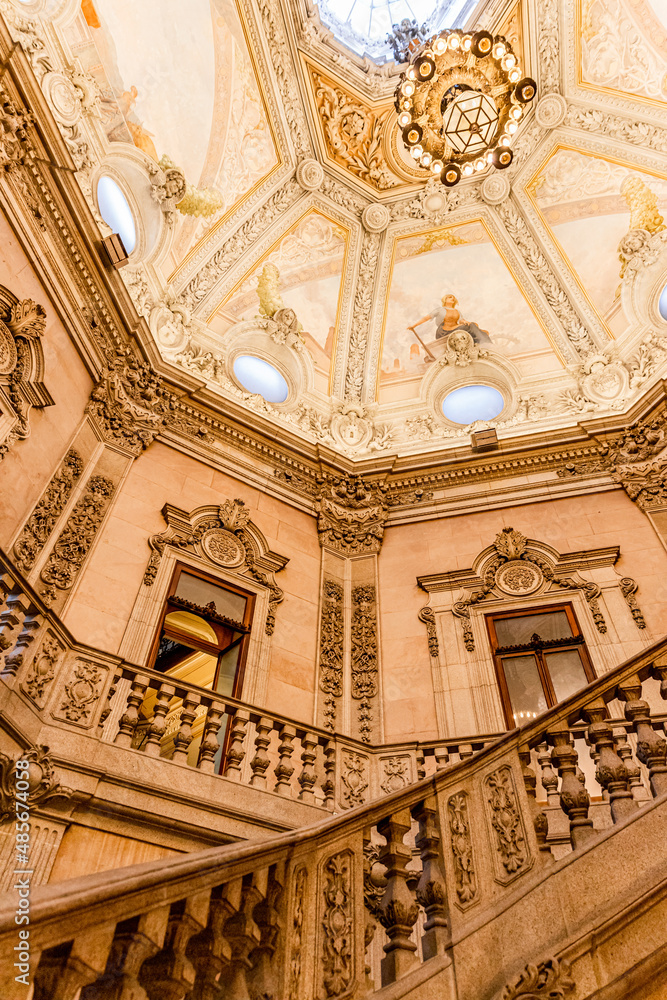 Le Grand escalier du Palais de la Bourse de Porto