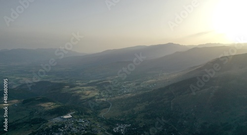 survol d'un lac de montagne matemale et des forets dans les Pyrénées-Orientales, sud de la France, parc naturel des Bouillouses © Lotharingia