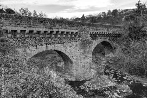 Le pont Louis XIII à Privas en Ardèche France photo