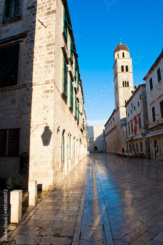 Fototapeta Naklejka Na Ścianę i Meble -  Stradun and the Franciscan Monastery in the early morning, Dubrovnik Old Town, Croatia