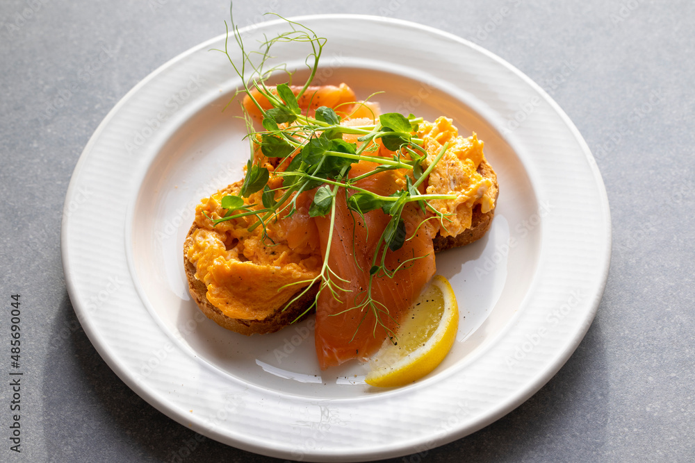 Scrambled eggs, smoked salmon and pea shoots salad Scrambled eggs, smoked salmon and pea shoots salad