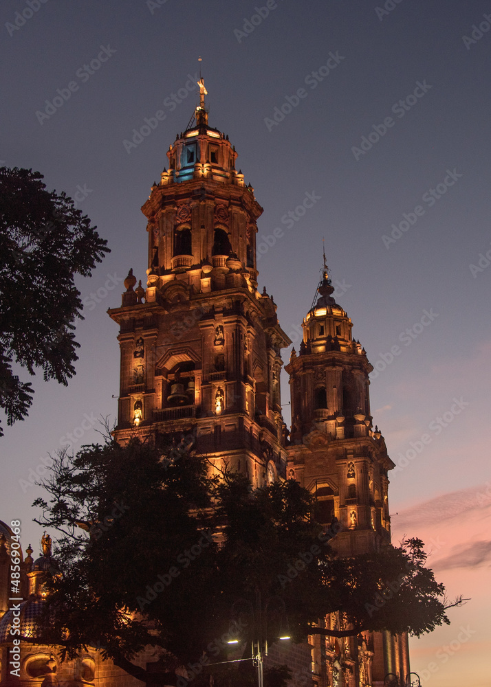 Catedral de Morelia Michoacán iluminada de noche