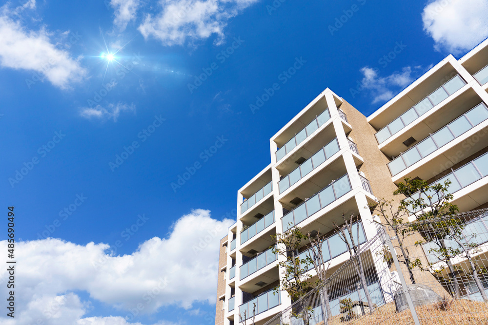 The appearance of the condominium and the refreshing blue sky scenery_sky_b_02