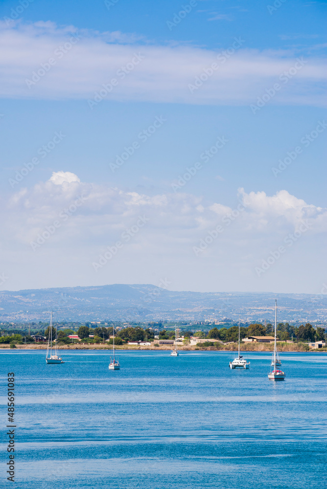 Syracuse (Siracusa), Sicily, sailing boats in Ortigia (Ortygia) harbour on the Mediterranean Sea Coast, Italy, Europe