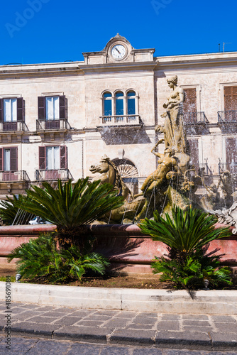 Fountain of Artemis  Archimedes Square  Piazza Archimede   Ortigia  Ortygia   Syracuse  Siracusa   UNESCO World Heritage Site  Sicily  Italy  Europe